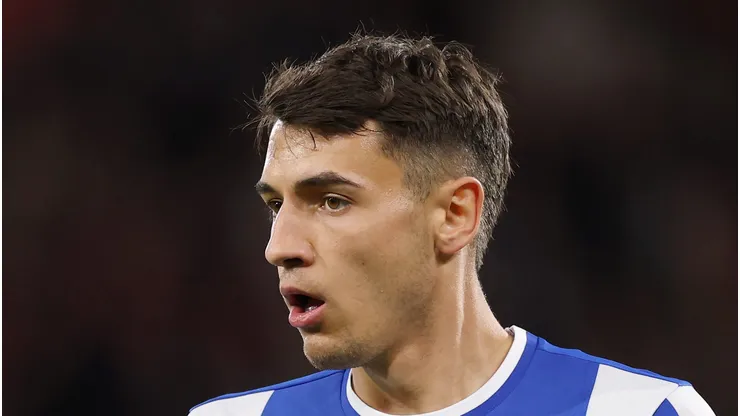 Barcelona avalia Jakub Kiwior após recuar por Alessandro Bastoni (Photo by Michael Regan/Getty Images)
