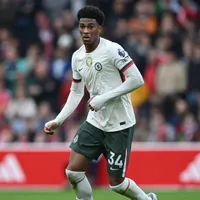 Manchester United prepara investida por Josh Acheampong, do Chelsea