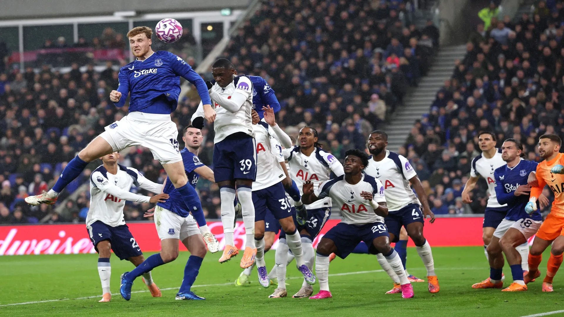 Everton e Tottenham no primeiro turno do Campeonato Inglês – Stu Forster/Getty Images