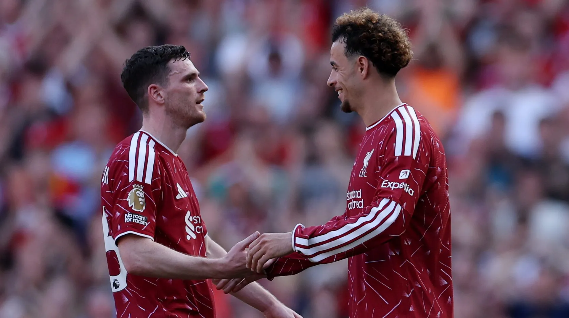 Robertson e Curtis Jones. (Photo by Naomi Baker/Getty Images)