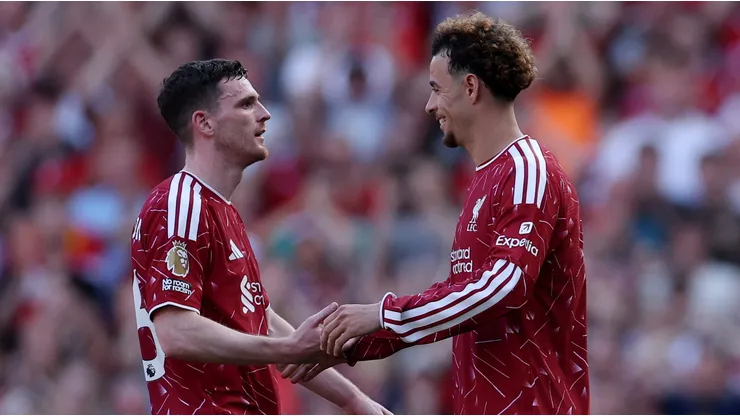 Robertson e Curtis Jones. (Photo by Naomi Baker/Getty Images)