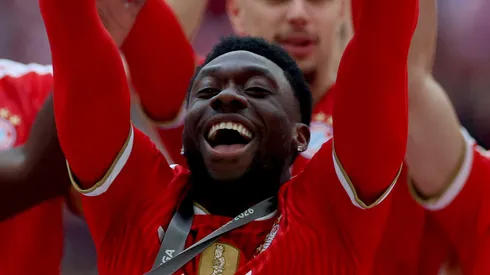 Alphonso Davies irá deixar o Bayern em breve. (Photo by Adam Pretty/Getty Images)