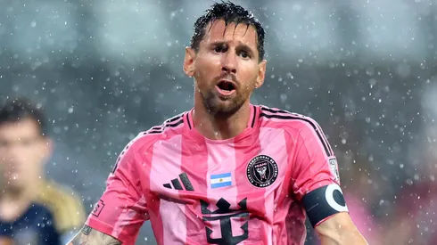 Lionel Messi se machuca em jogo da Inter Miami. (Photo by Megan Briggs/Getty Images)