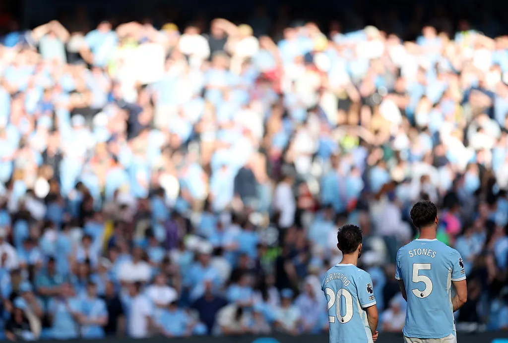 Bernardo Silva e Stones se despediram do Manchester City. Eles estão na mira do Atlético de Madrid, segundo o TEAMtalk (Foto: Carl Recine/Getty Images)