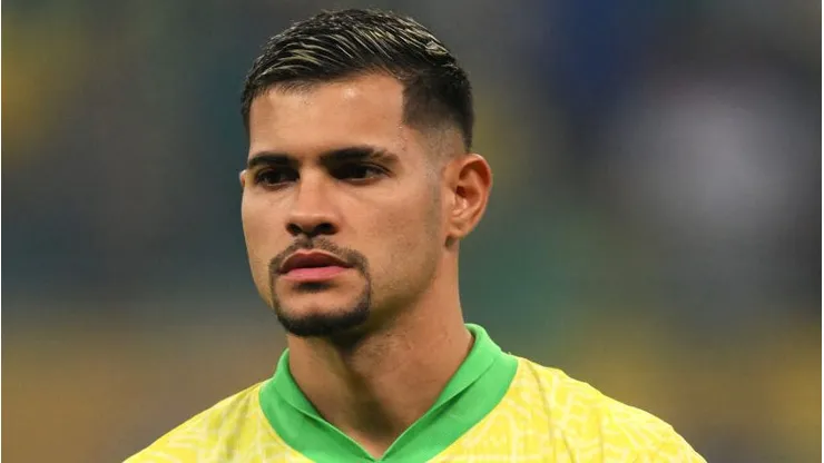 Bruno Guimarães tranquilizou sua situação pela Seleção (Foto: Pedro Vilela/Getty Images)
