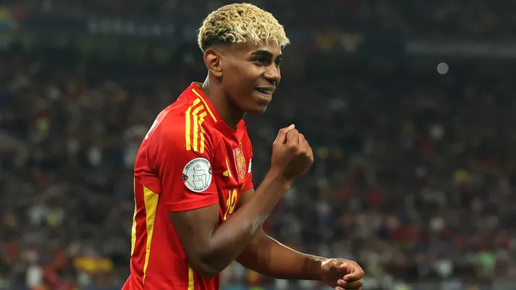 Lamine Yamal em jogo da Seleção da Espanha (Alexander Hassenstein/Getty Images)