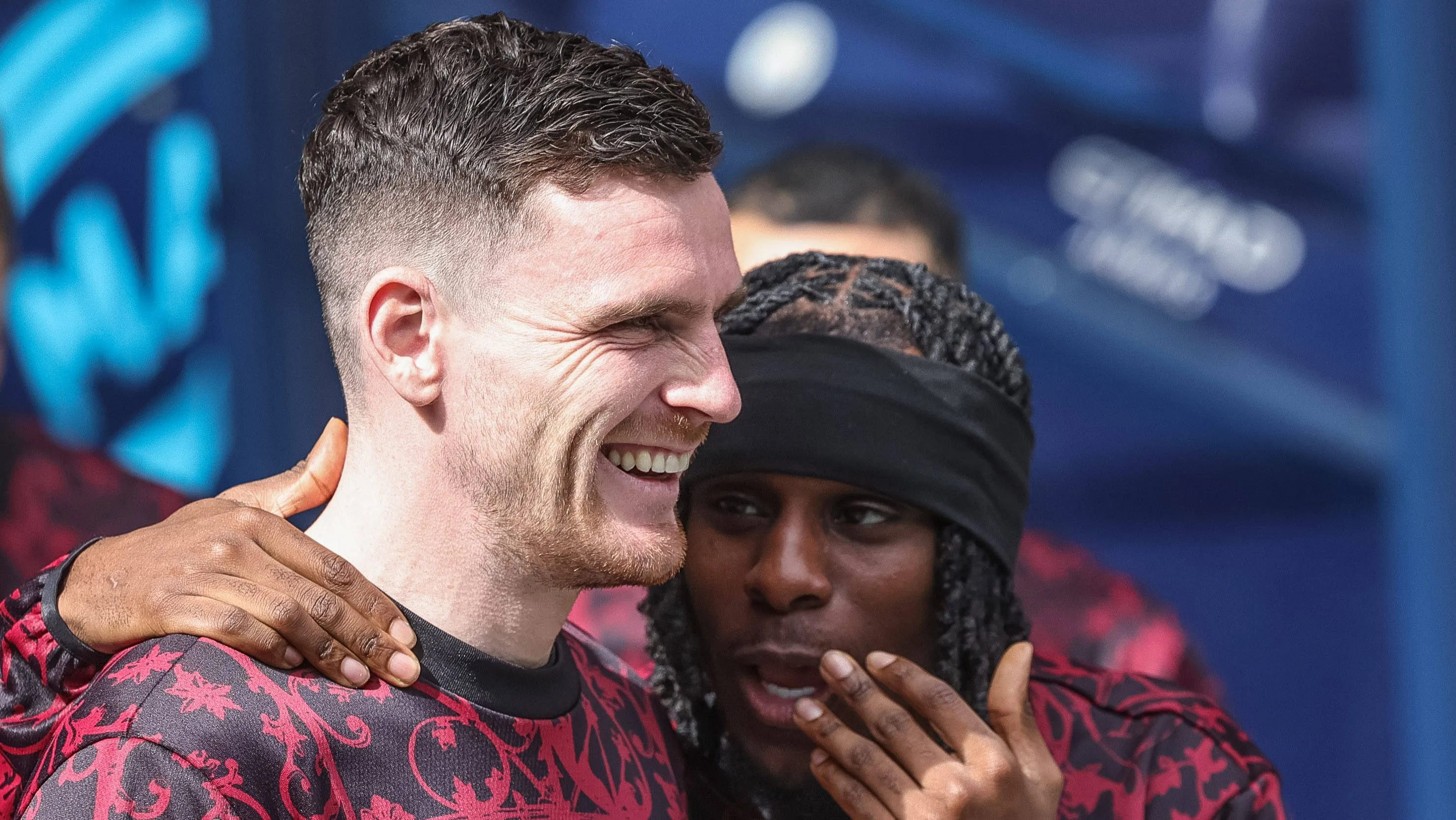 Robertson (E): de saída do Liverpool – Foto: IMAGO / News Images