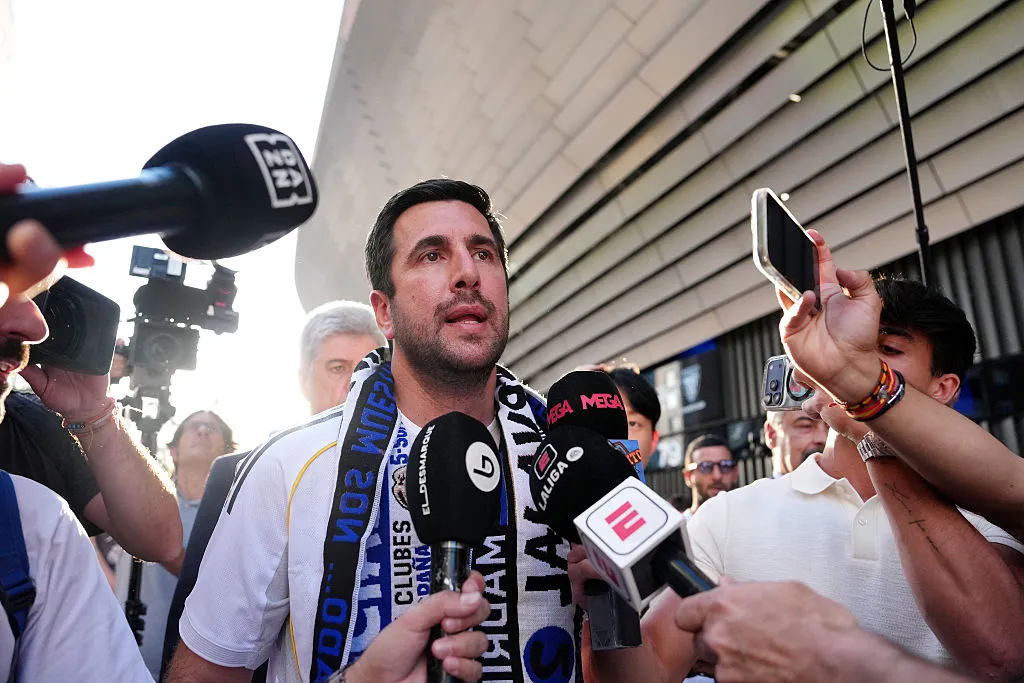 Enrique Riquelme, candidato à presidencia do Real Madrid, revela que tem duas estrelas fechadas (Foto: Angel Martinez/Getty Images)