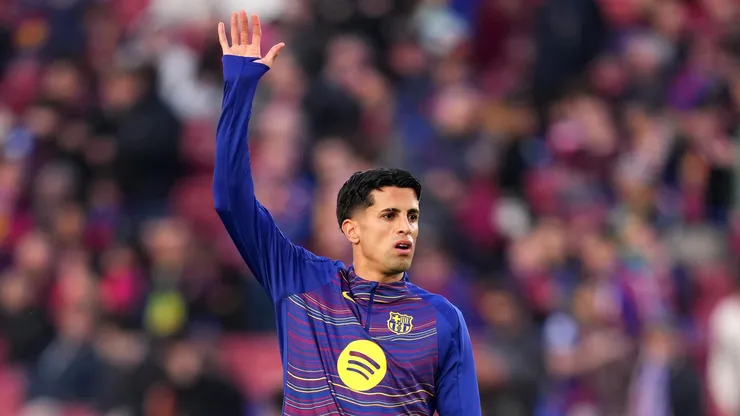 O lateral João Cancelo durante jogo do Barcelona (Alex Caparros/Getty Images)