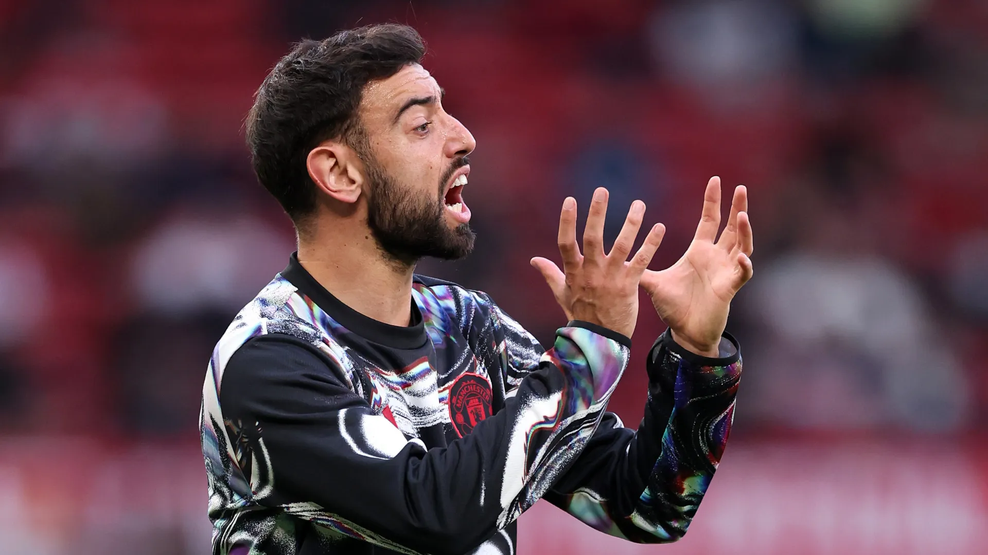 Bruno Fernandes lamenta durante aquecimento