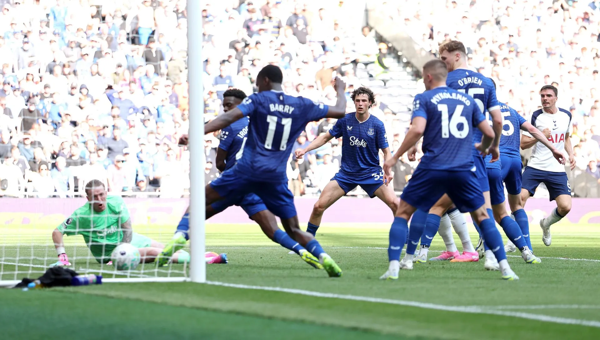 João Palhinha marca gol durante partida da Premier League. Foto: Alex Pantling/Getty Images