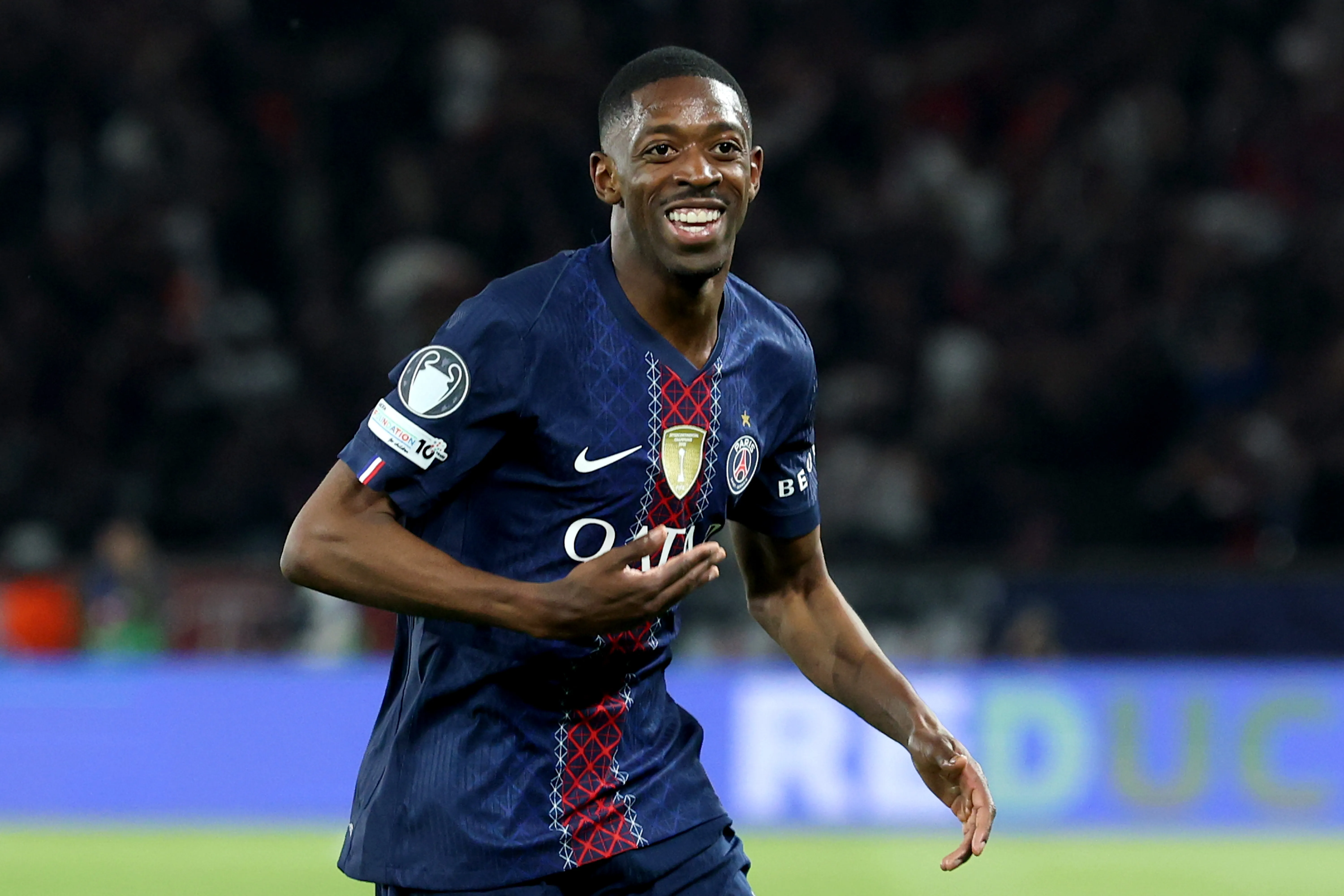 Dembélé comemorando um gol pelo PSG (Foto: Alexander Hassenstein/Getty Images)