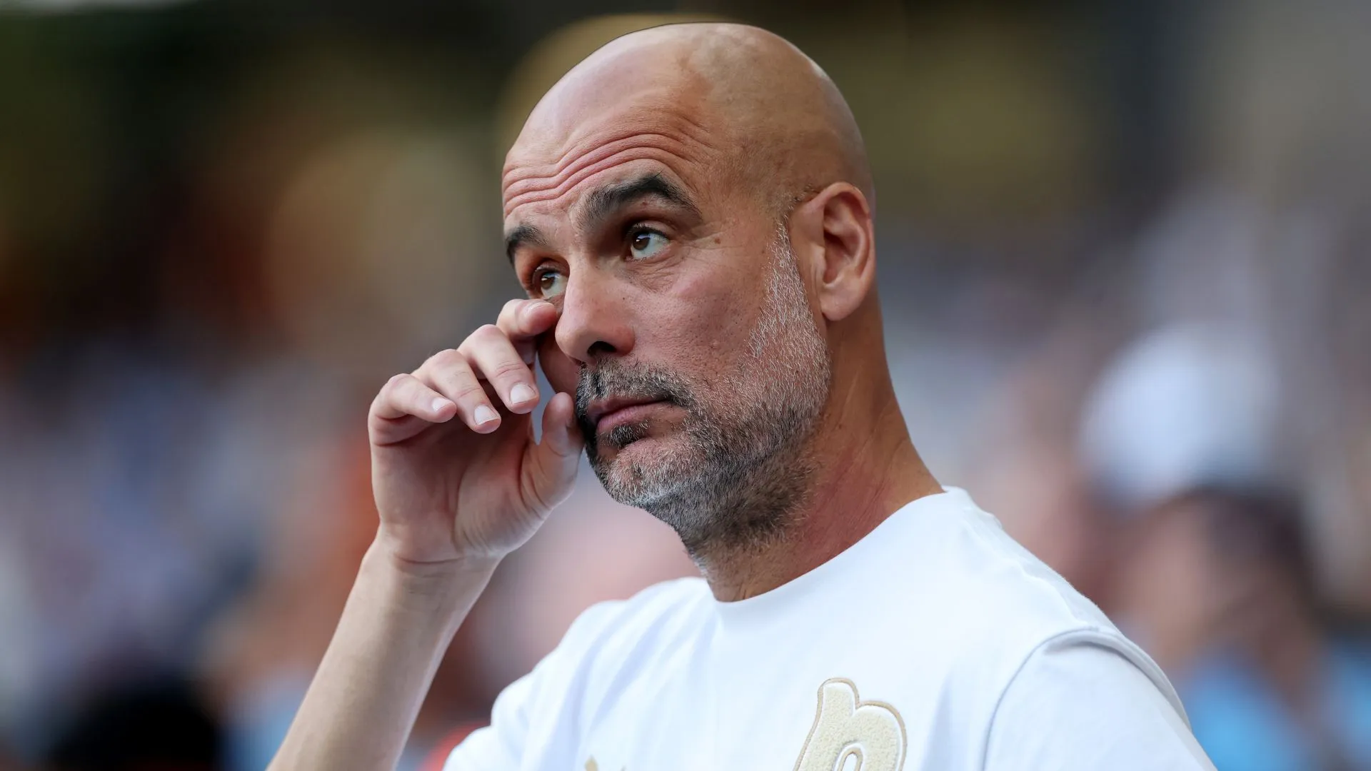 Treinador se emocionou na despedida (foto: Carl Recine/Getty Images)
