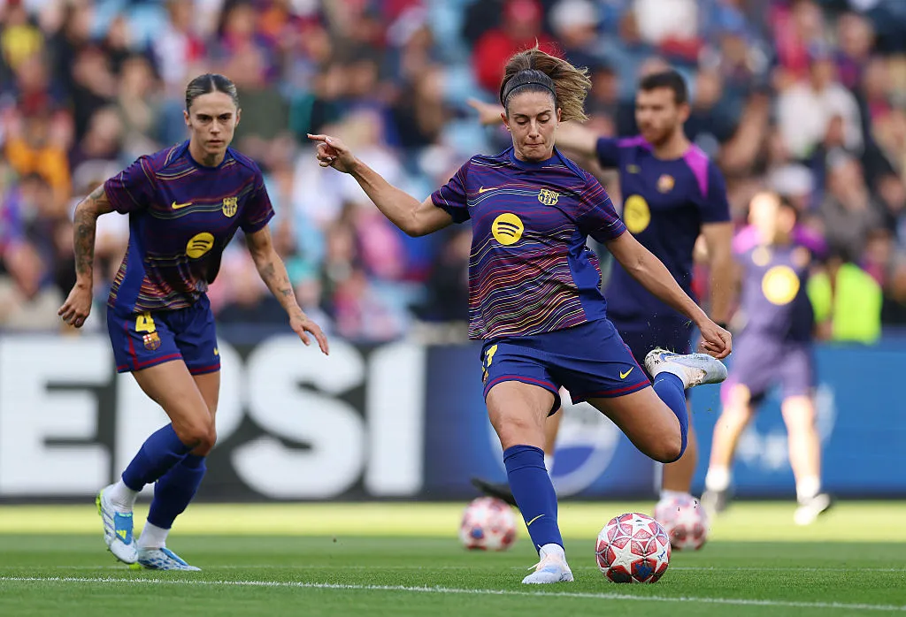 Alexia Putellas durante o aquecimento do Barcelona - Foto: Maja Hitij/Getty Images
