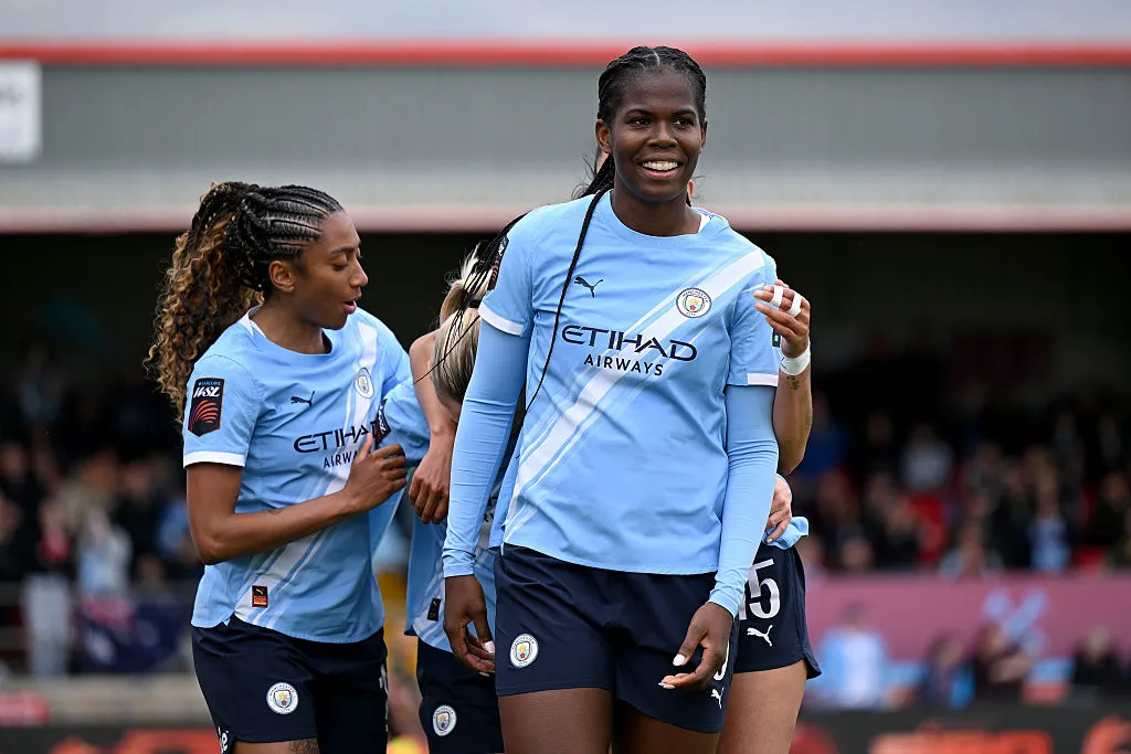 Khadija Shaw comemorando o gol pelo Manchester City - Foto: Shaun Botterill/Getty Images