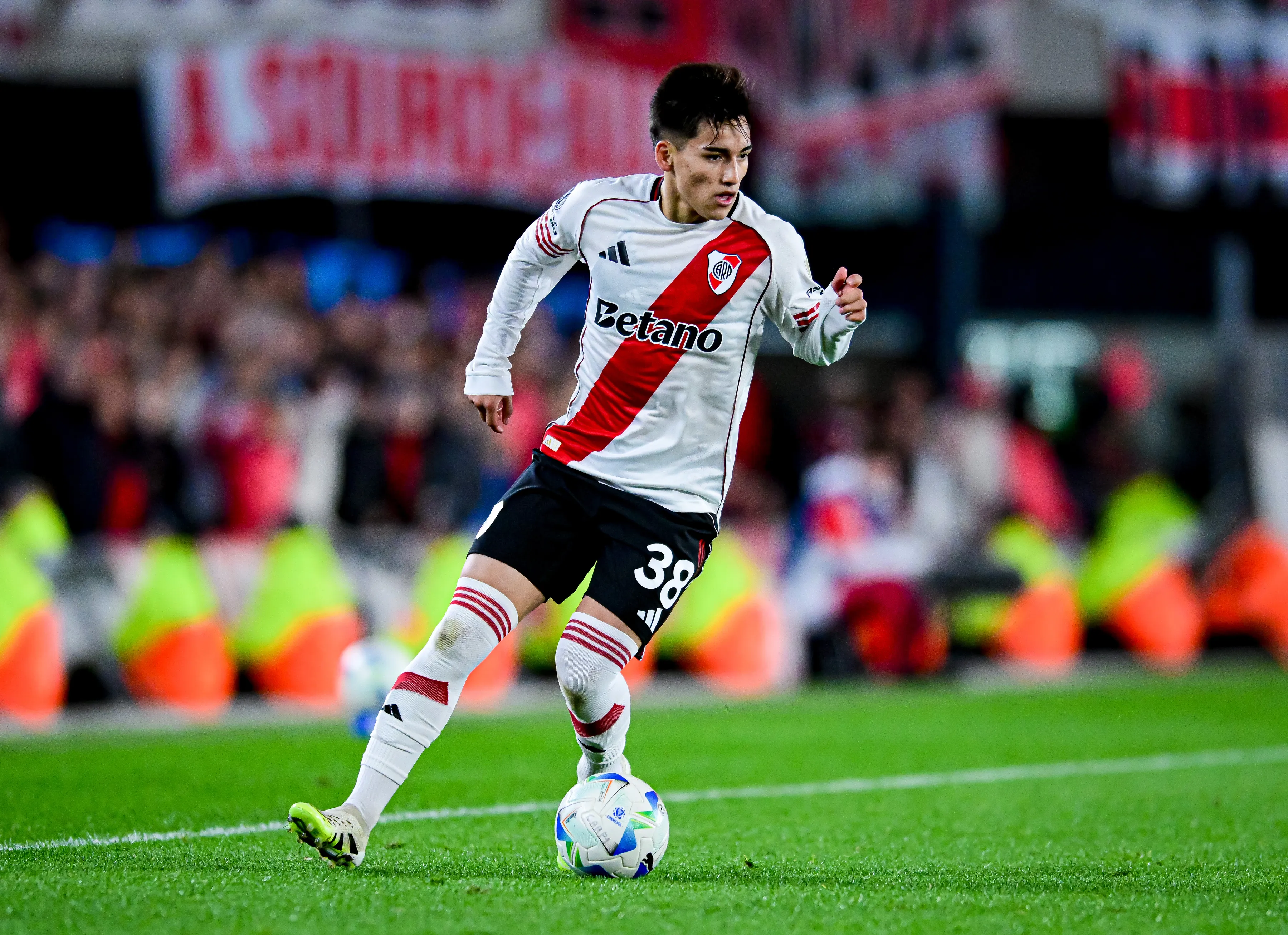 Ian Subiabre, grande promessa da base do River Plate. (Photo by Marcelo Endelli/Getty Images)