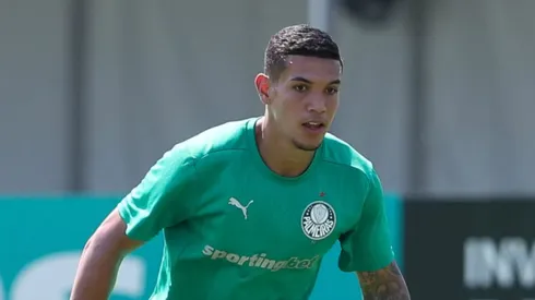 O zagueiro Naves em treino do Palmeiras (Cesar Greco/Palmeiras/by Canon)