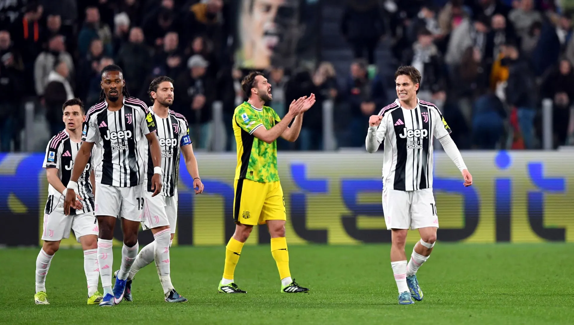 Kenan Yildiz, da Juventus, comemora gol durante partida da Série A. Foto: Valerio Pennicino/Getty Images