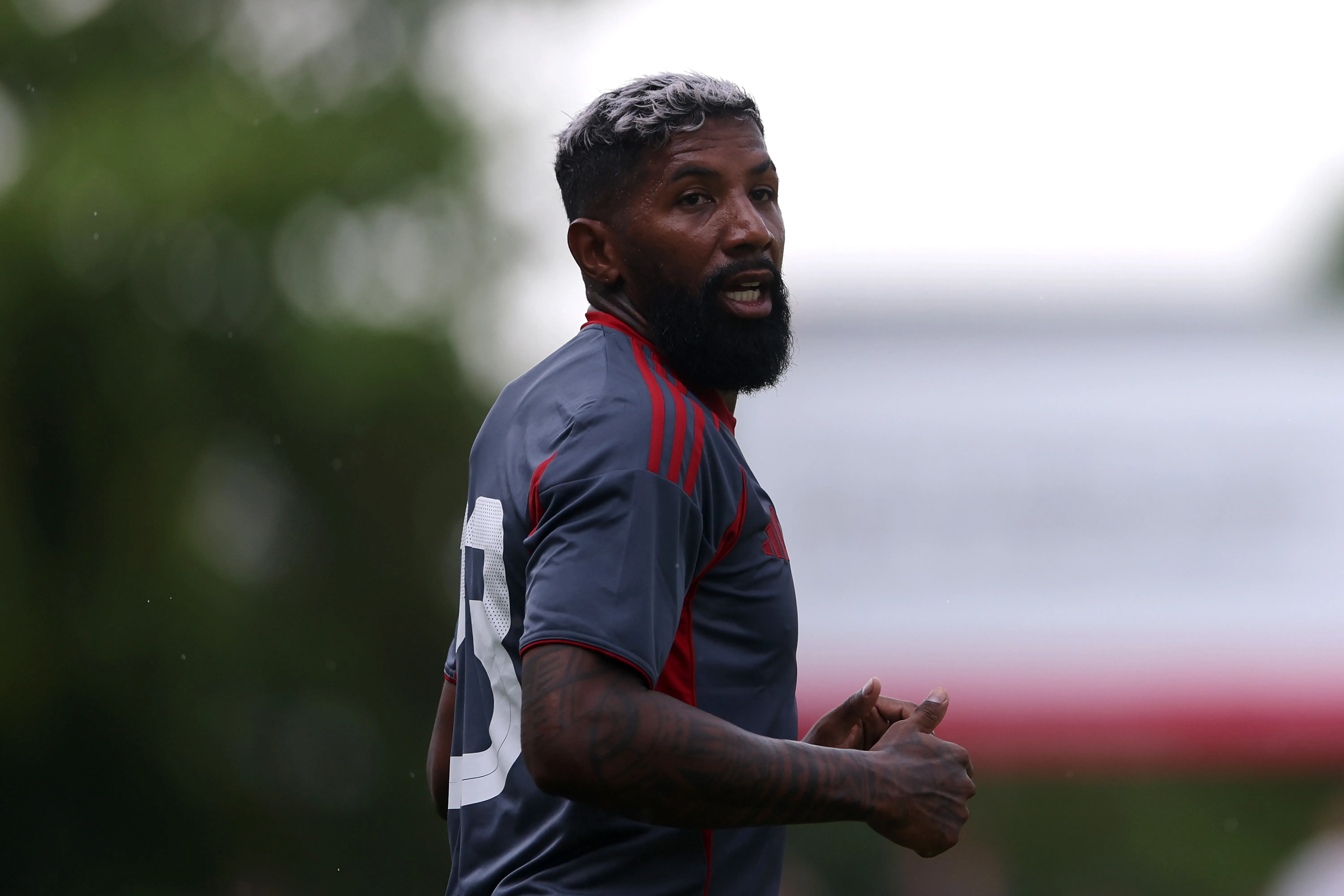 Rodinei durante um amistoso pelo Olympiacos. Foto: Dean Mouhtaropoulos/Getty Images