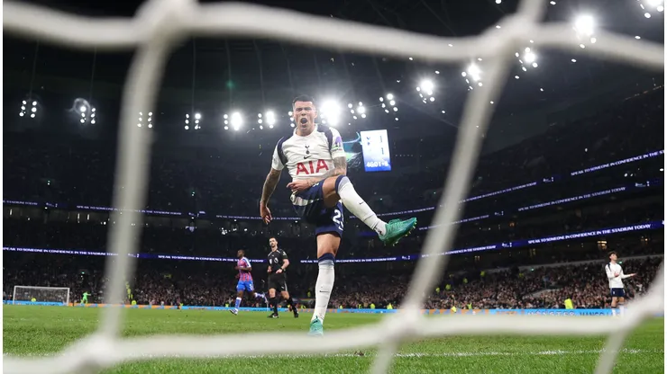Pedro Porro em ação pelo Tottenham. Foto: Julian Finney/Getty Images