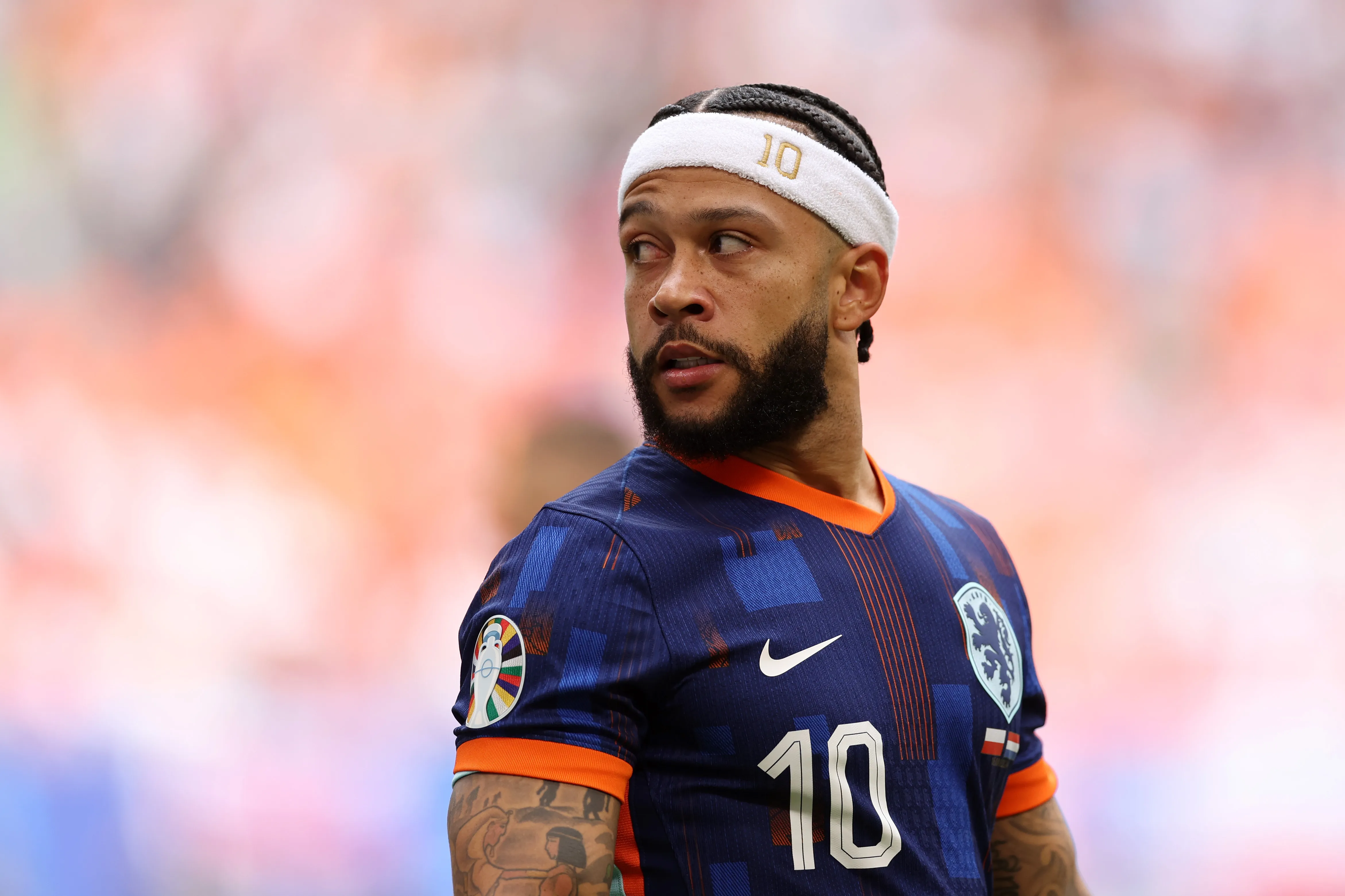 Memphis Depay em campo pela Holanda (Foto: Julian Finney/Getty Images)
