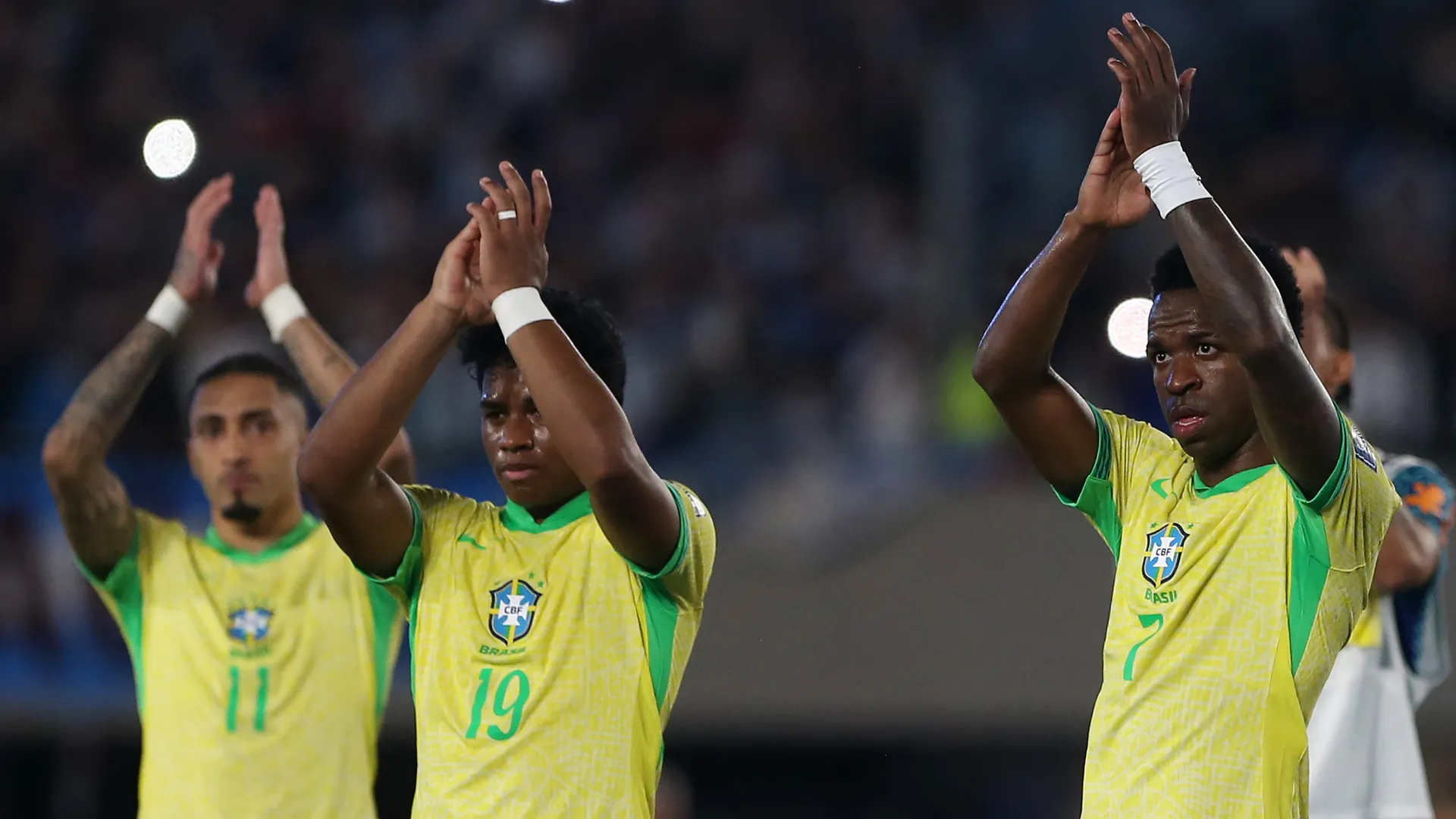 Endrick e Vini Jr após jogo da Selelção