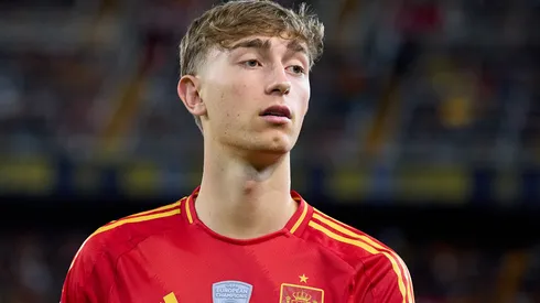 Dean Huijsen em campo pela Espanha. Foto: Aitor Alcalde/Getty Images