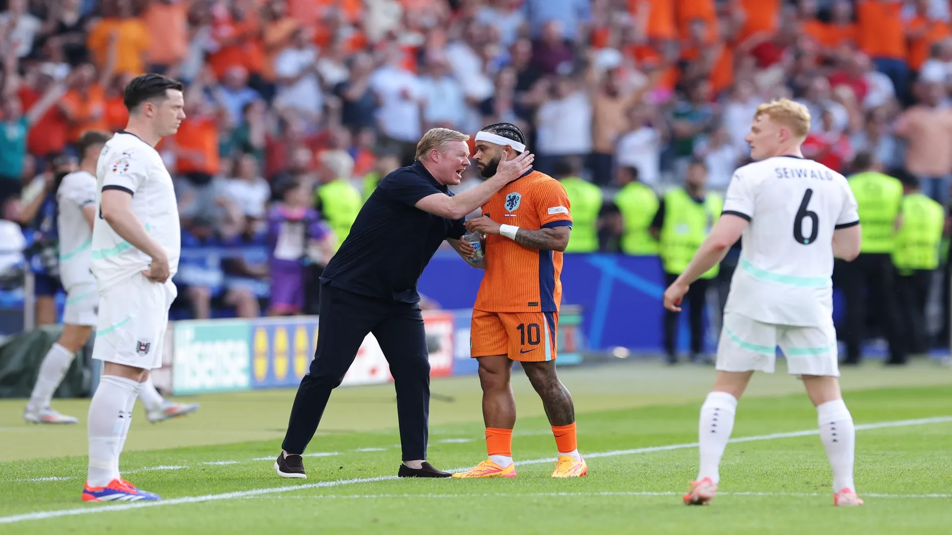 Depay e Koeman em partida da Holanda contra a Áustria em 2024 – Alex Livesey/Getty Images