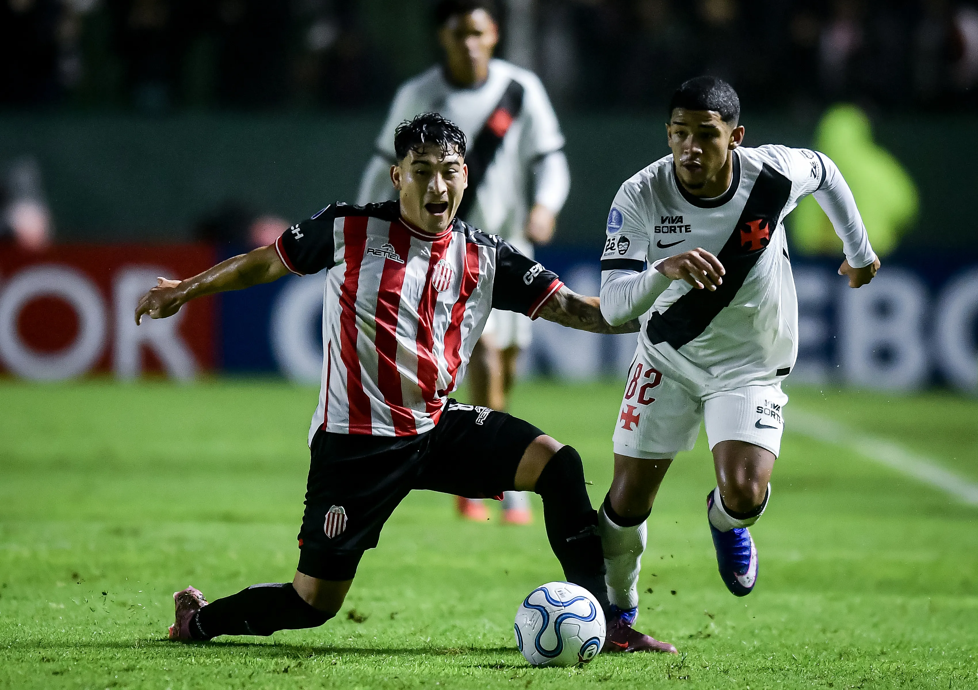 Damián Martínez no primeiro jogo contra o Vasco (Foto: Marcelo Endelli/Getty Images)