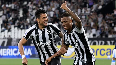 Danilo, do Botafogo, comemora vitória da equipe. (Photo by Buda Mendes/Getty Images)