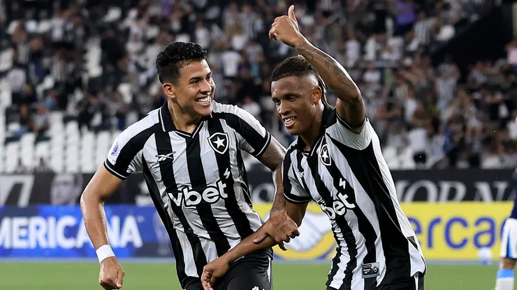 Danilo, do Botafogo, comemora vitória da equipe. (Photo by Buda Mendes/Getty Images)