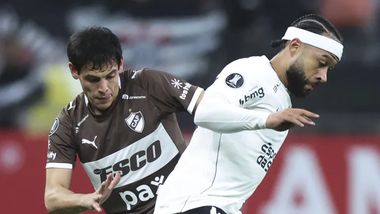 Corinthians perde para o Platense com Zapiola inspirado na Libertadores (Photo by Alexandre Schneider/Getty Images)