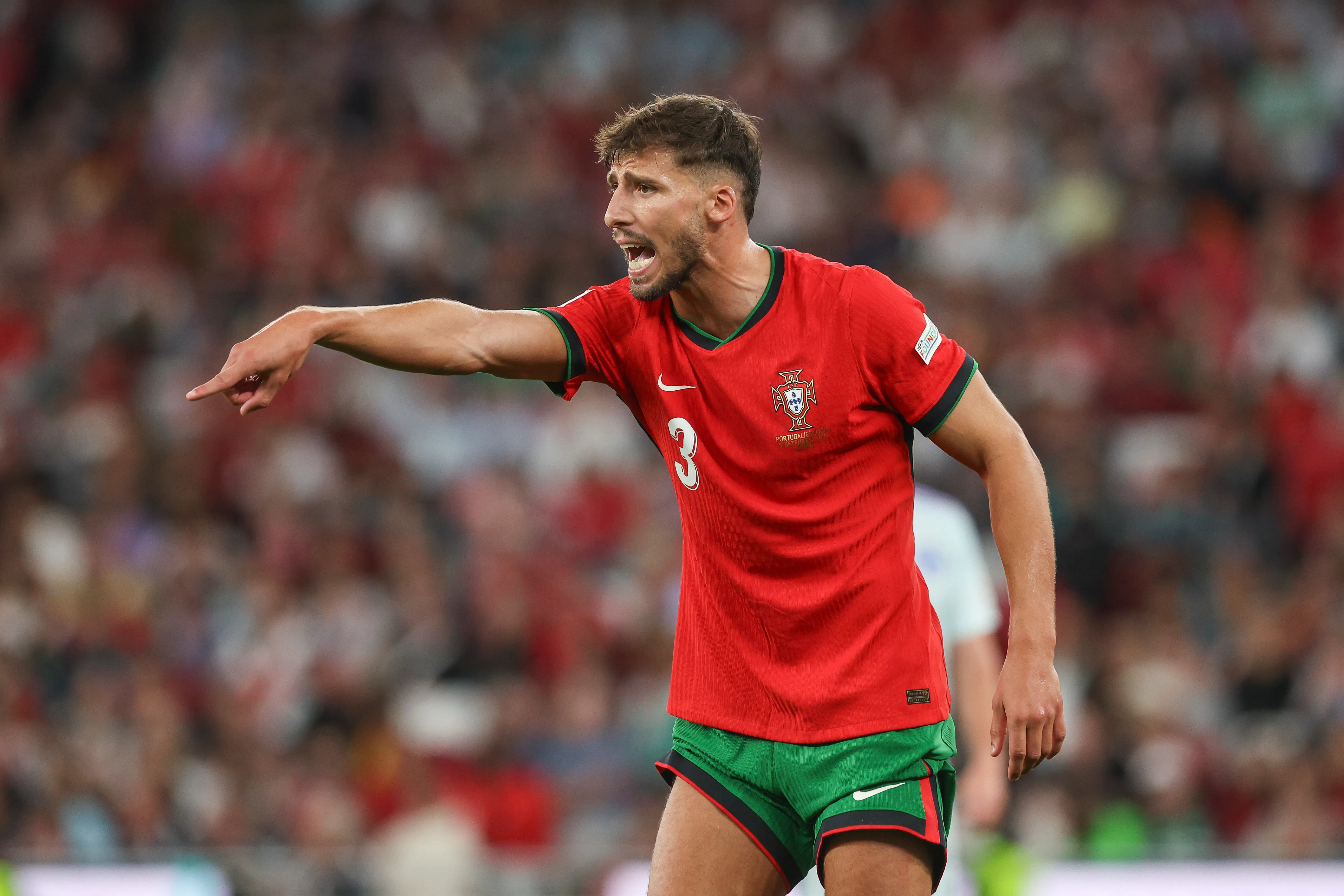 Rúben Dias jogando por Portugal (Foto: Carlos Rodrigues/Getty Images)