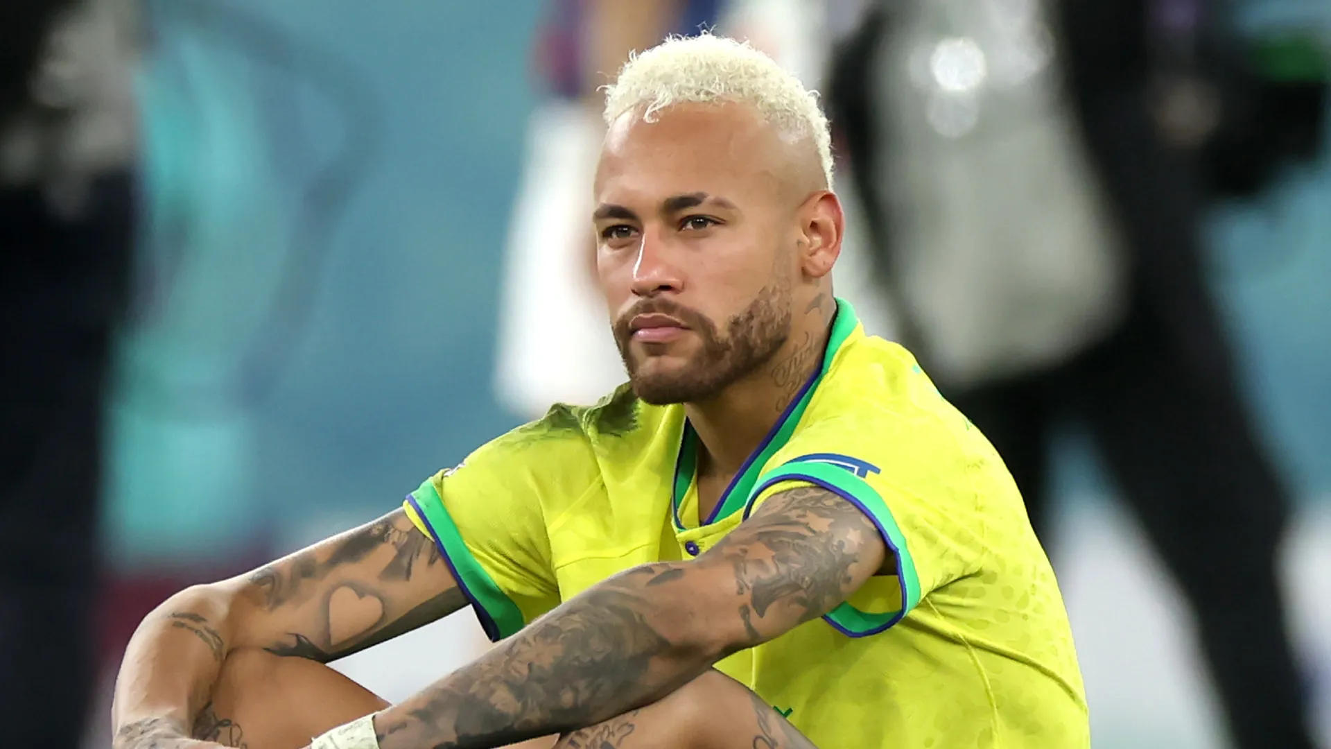 Neymar triste após queda da Seleção na Copa