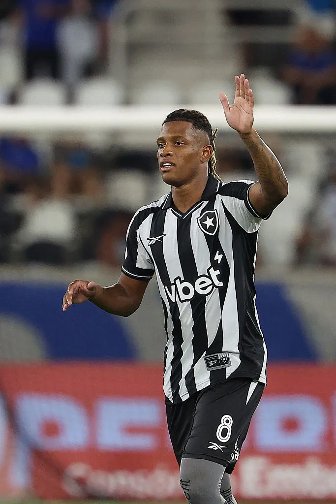 Danilo, do Botafogo pode deixar o clube e recebe contatos do United, segundo o UOL (Foto: Wagner Meier/Getty Images)