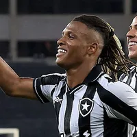 Danilo, do Botafogo, recebe contatos do Manchester United