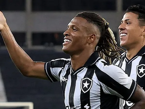 Danilo, do Botafogo, recebe contatos do Manchester United