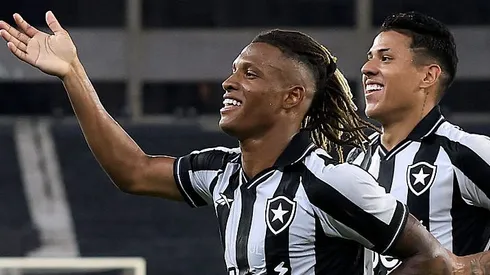 Danilo recebe contatos do United (Foto: Buda Mendes/Getty Images)