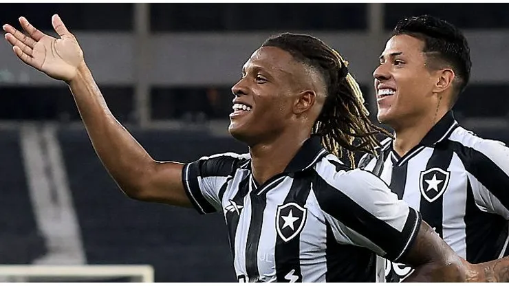 Danilo recebe contatos do United (Foto: Buda Mendes/Getty Images)
