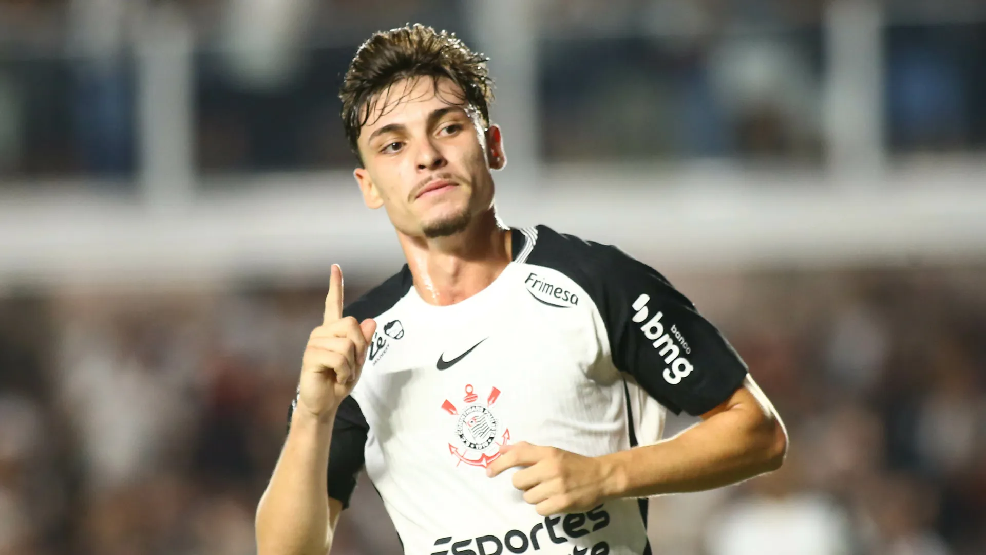 Bidon comemora durante jogo do Corinthians
