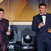 Messi encosta em marca histórica de CR7