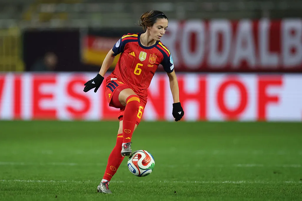 Aitana Bonmatí atuando pela Seleção da Espanha - Foto: Alex Grimm/Getty Images
