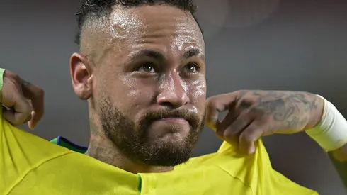 Neymar fica tenso após exames e gera preocupação na Seleção Brasileira. (Foto: Pedro Vilela/Getty Images)