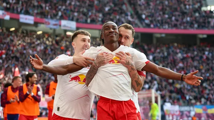 Yan Diomande em jogo do RB Leipzig. Foto: Maja Hitij/Getty Images