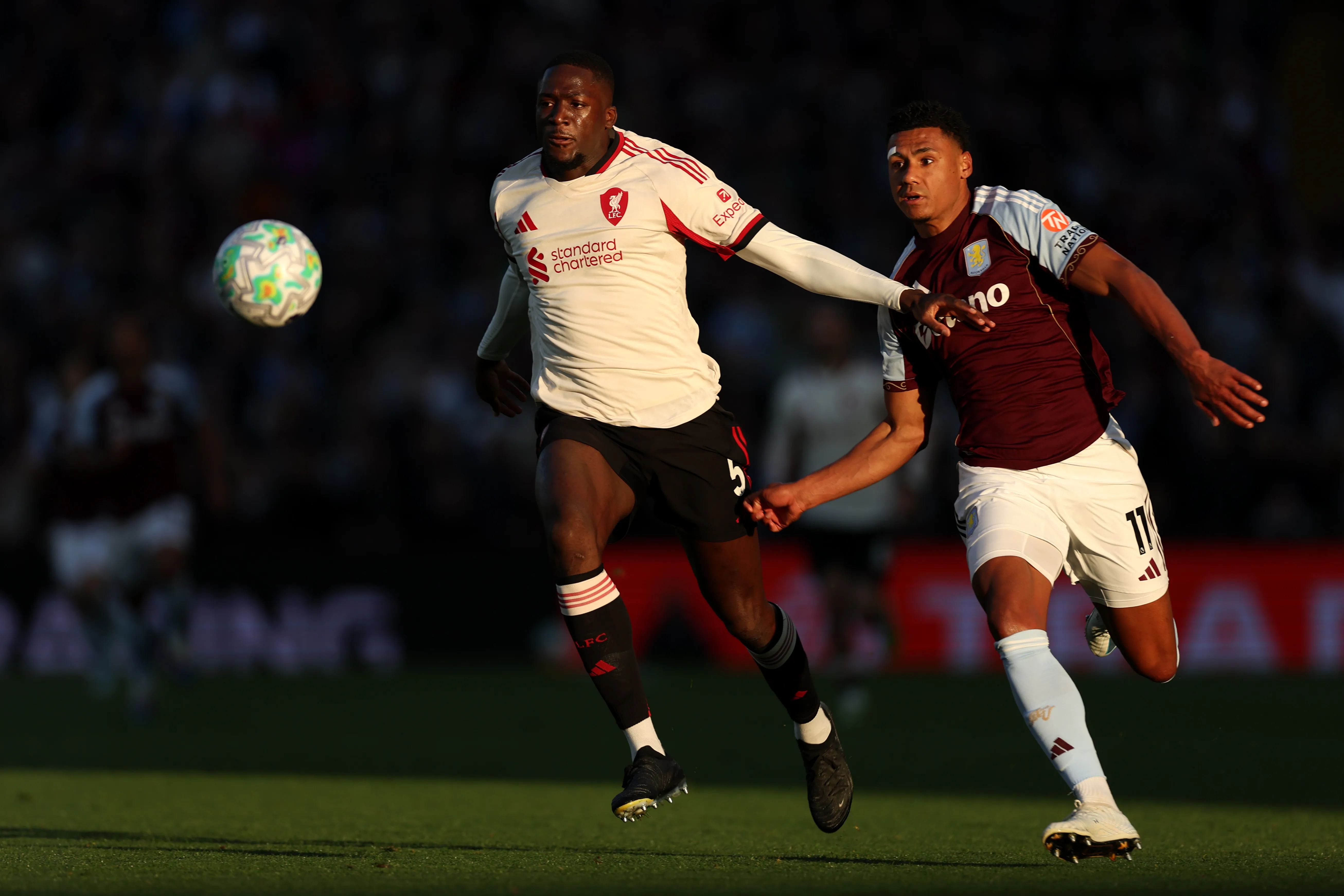 Konaté durante jogo do Liverpool. (Photo by Justin Setterfield/Getty Images)
