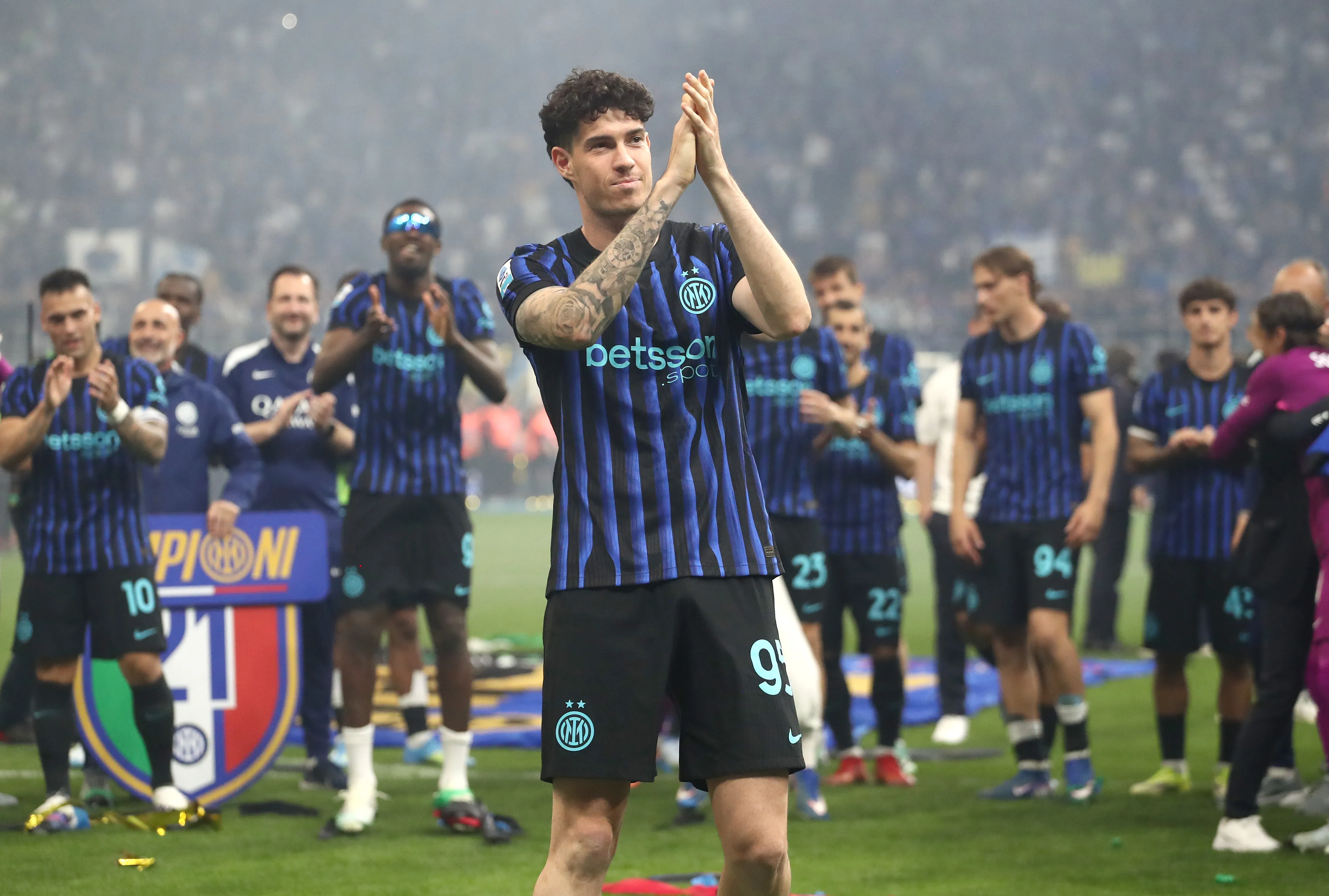 Bastoni após uma partida da Inter (Foto: Marco Luzzani/Getty Images)