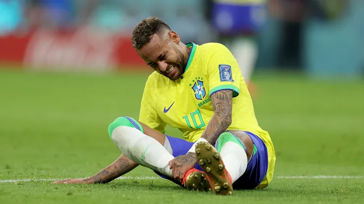 Neymar sente lesão em jogo da Seleção Brasileira (Lars Baron/Getty Images)