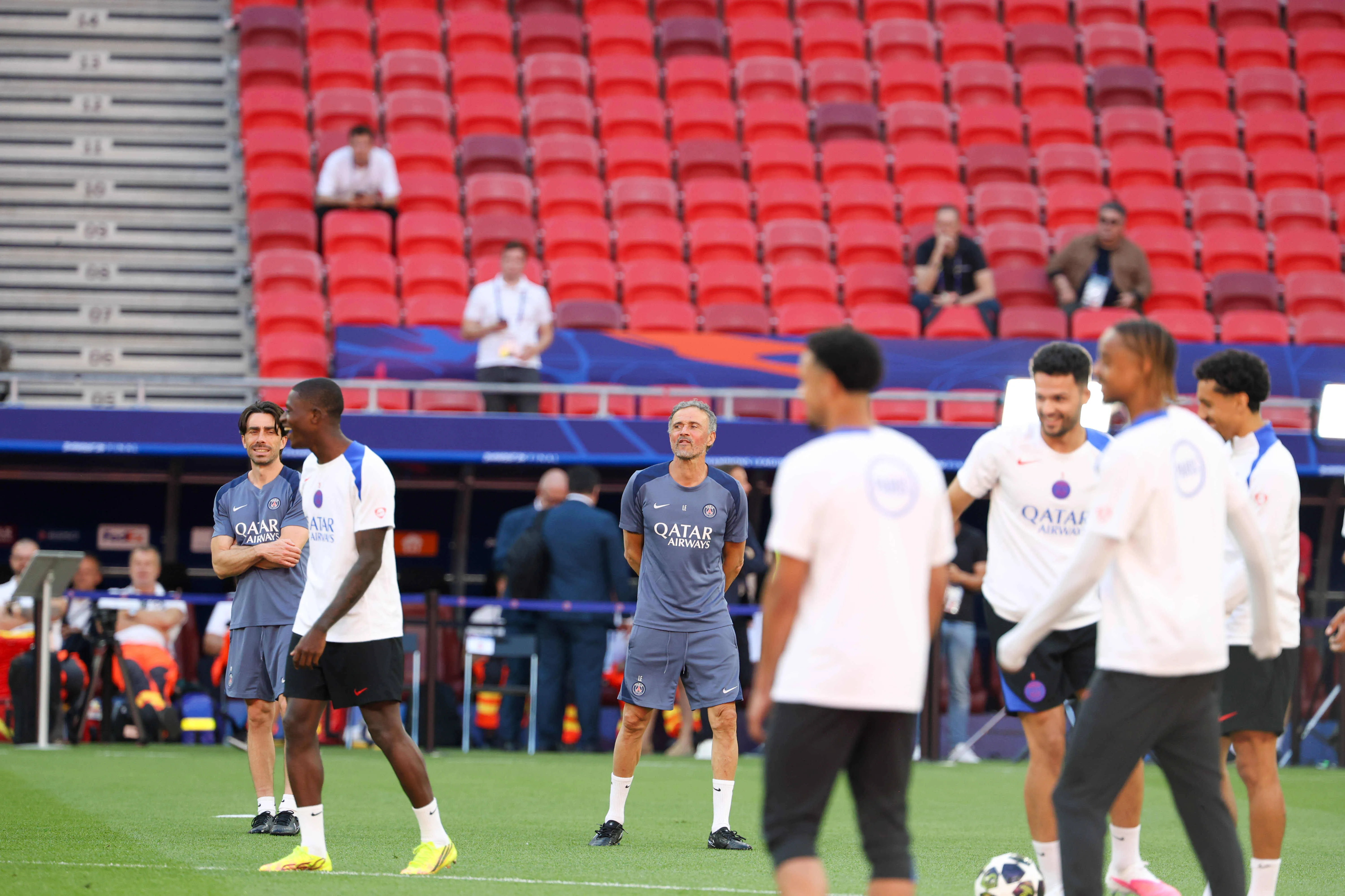 Luis Enrique trabalha com o grupo antes de enfrentar o Arsenal. Foto: IMAGO / ZUMA Press Wire