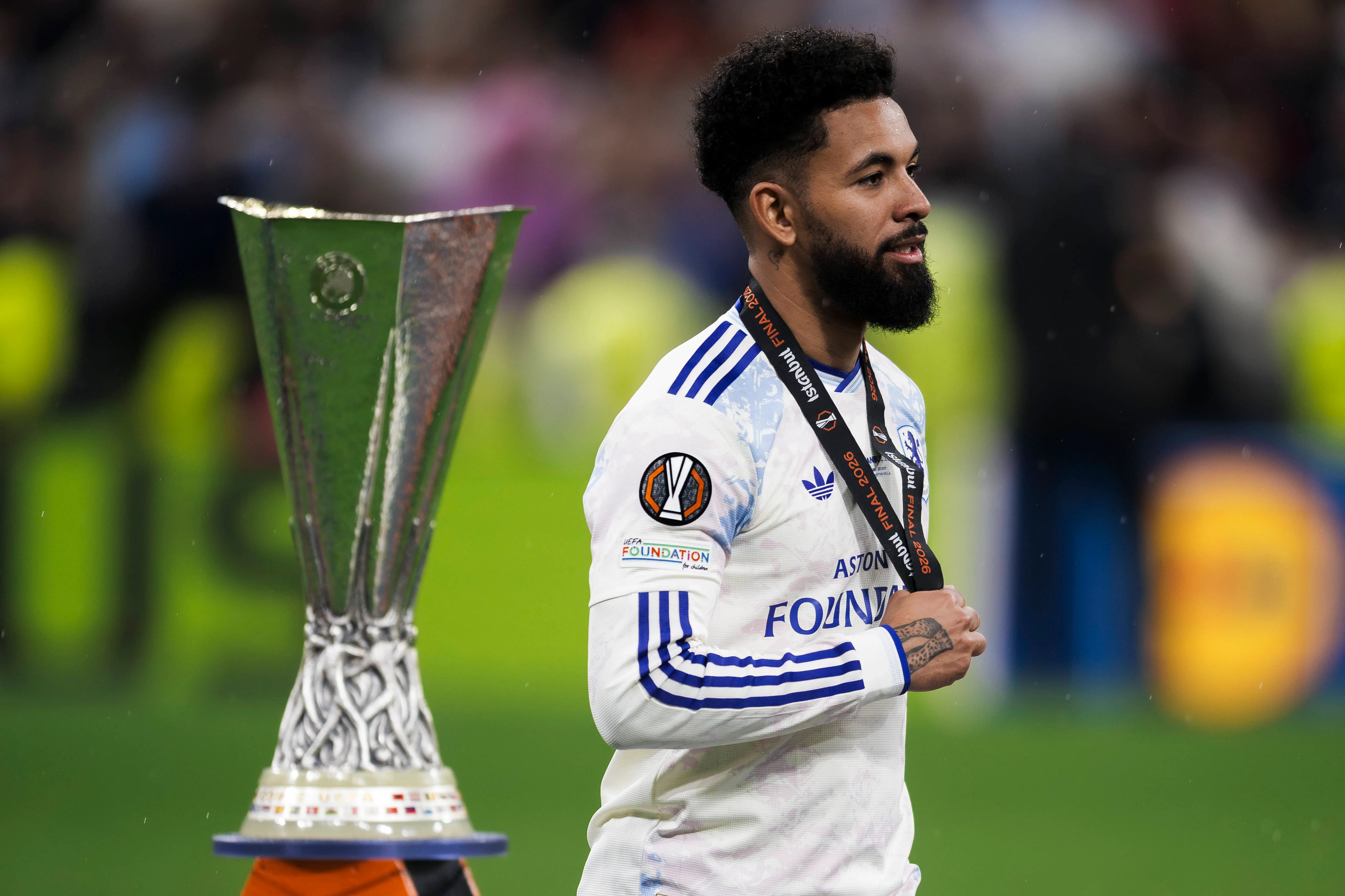 Douglas Luiz conquistou a UEFA Europa League com o Aston Villa nesta temporada. Foto: IMAGO / Nicolo Campo