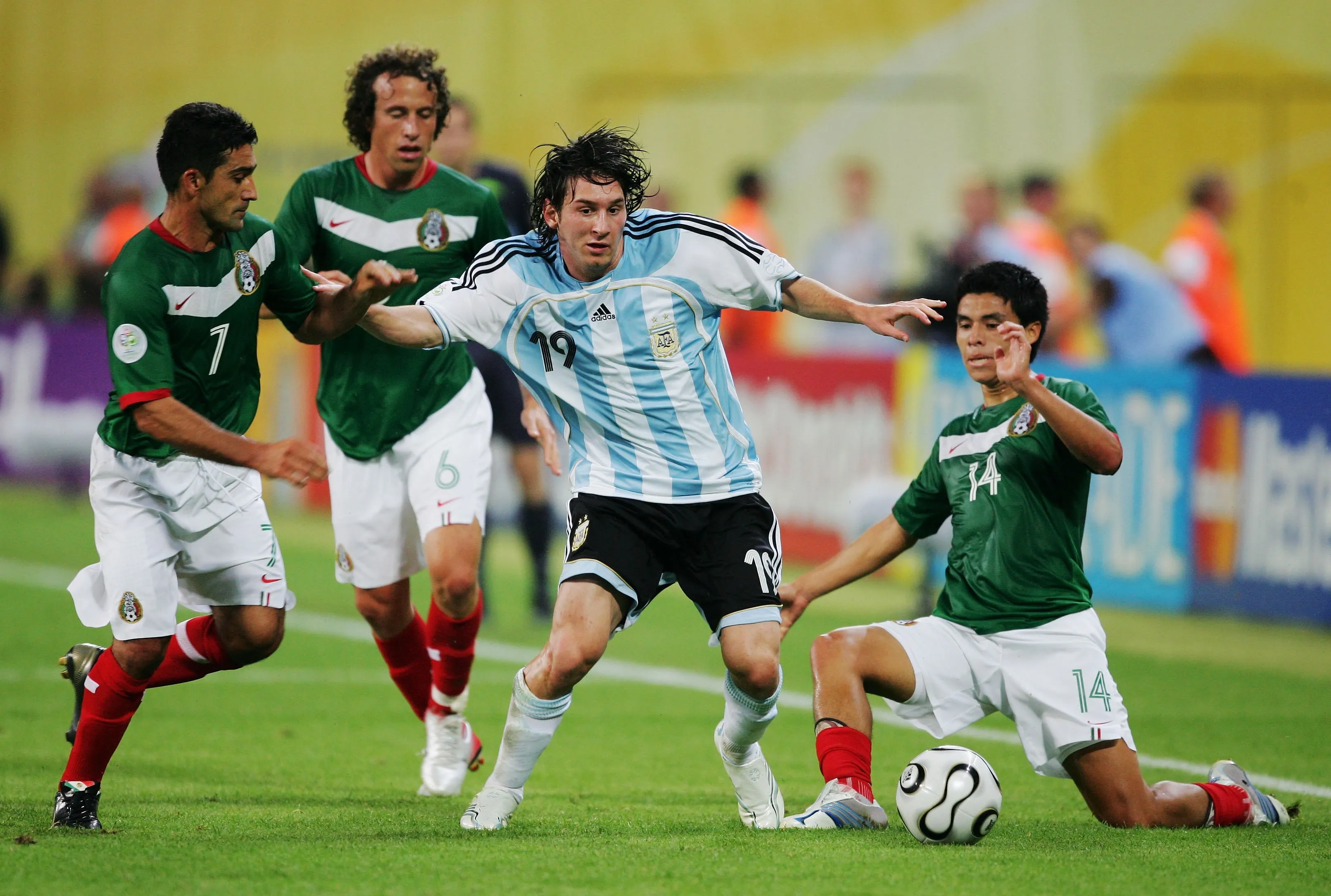 Messi durante a Copa do Mundo de 2006. (Foto: Clive Mason/Getty Images)